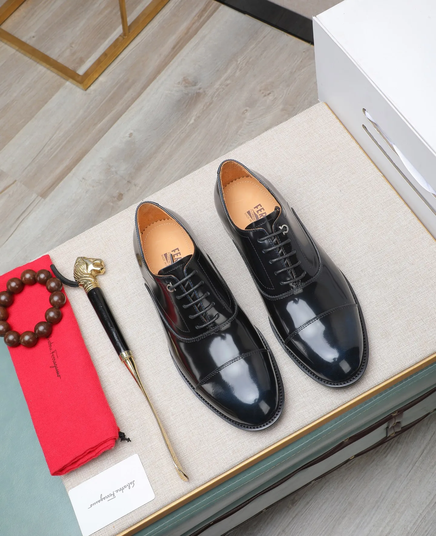 Men's shoes 💰540📛📛 (water-dyed cow lining) Salvatore Ferragamo high-end (Salvatore Ferragamo) is the world's top luxury footwear brand, coming from the fashion kingdom of Italy. It is famous all over the world for its traditional handmade design and novel styles... 🚶🏻🚶🏻New suit shoes are available simultaneously at the counter. This model is made of pure handmade imported Italian calfskin ➕soft water-dyed cowhide lining Original authentic outsole🌀🌀Size: 38➖44 (45 46 customized)